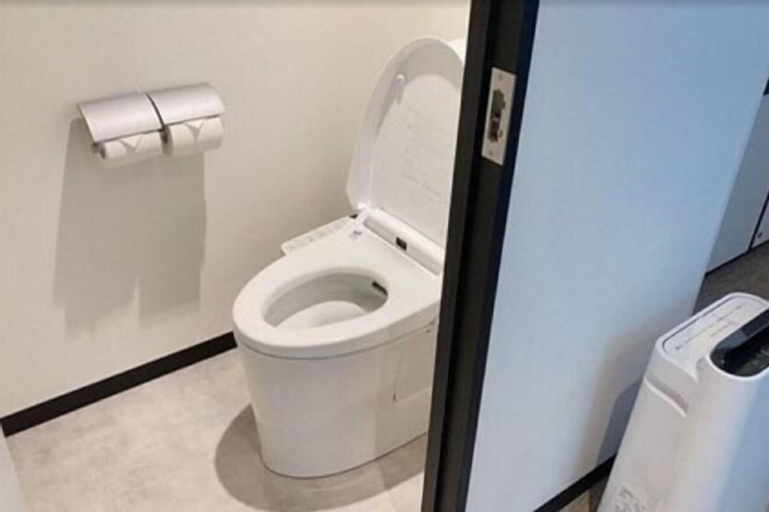 Bathroom 22