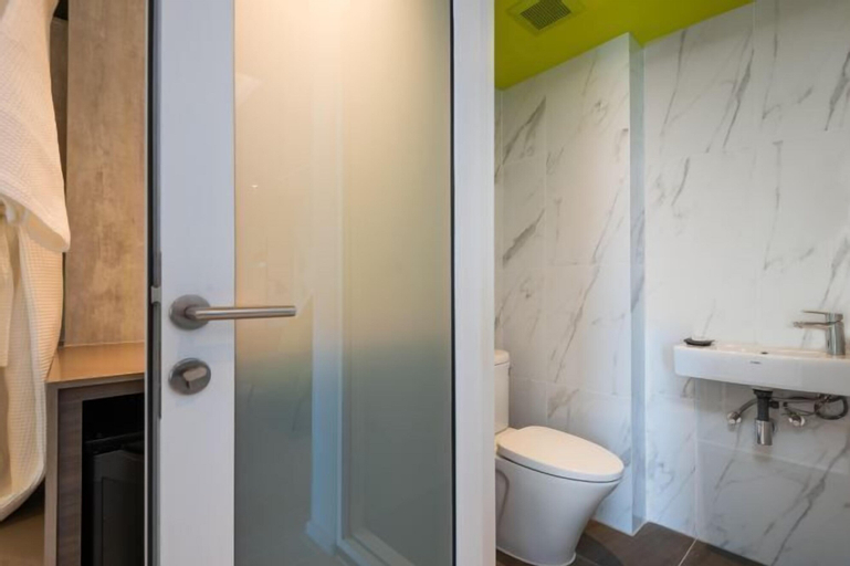 Bathroom 11