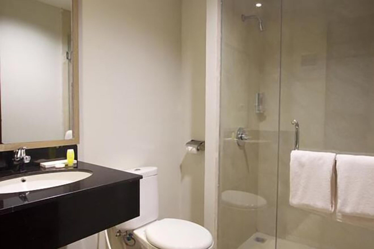 Bathroom 14