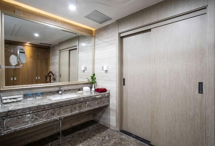 Bathroom 4, King Land Hotel, Xishuangbanna Dai