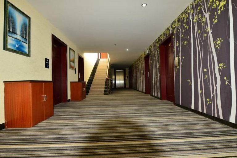 Others 5, 3 Good Chain Hotels (Hezhou College Branch), Hezhou