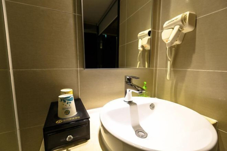 Bathroom 4, Oriental Holiday Hotel, Beihai