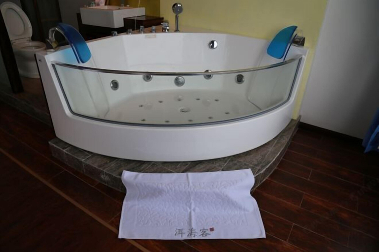 Bathroom 3, Erhaike Inn, Dali Bai