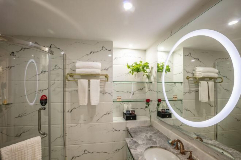 Bathroom 4, Chongfu International Hotel, Xinyang