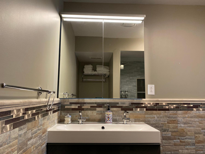 Bathroom 23