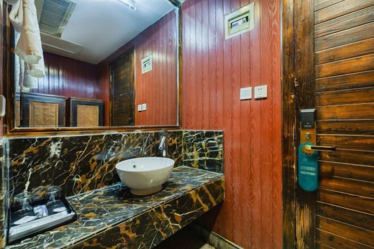 Bathroom 4, Chaohu Fragrant Hotspring Spa Resort, Chaohu