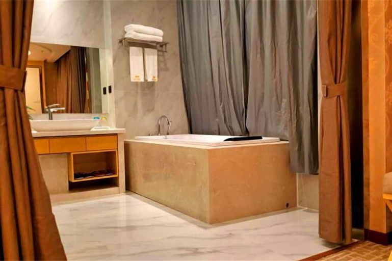 Bathroom 15