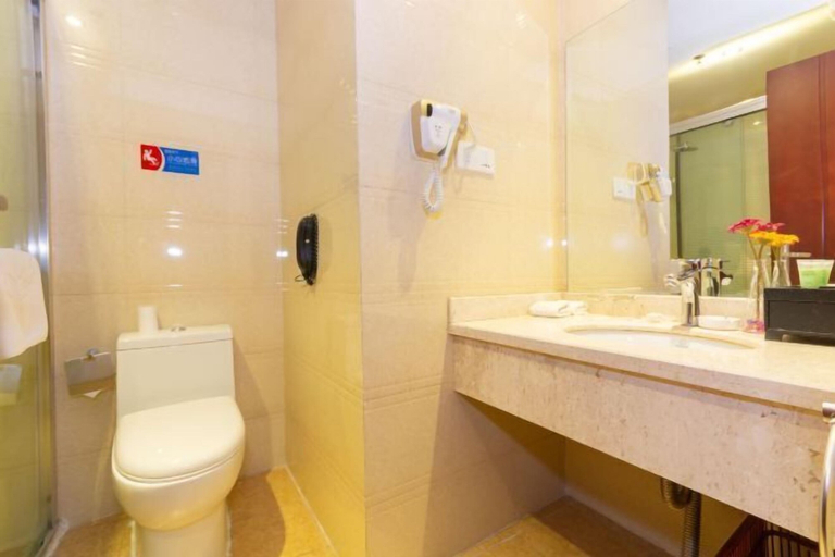 Bathroom 3, ZhuoYue Tianhe Hotel, Shiyan