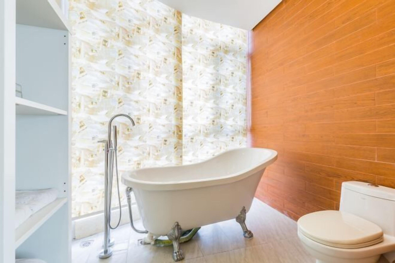 Bathroom 9