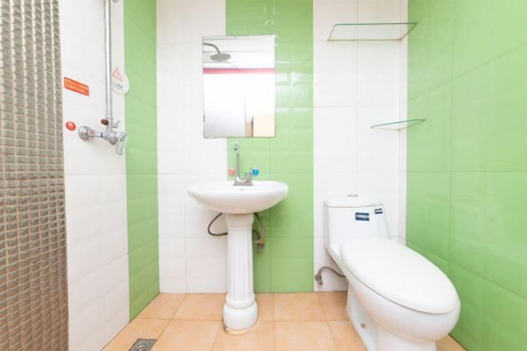 Bathroom 3, Runfeng Express Hotel, Harbin