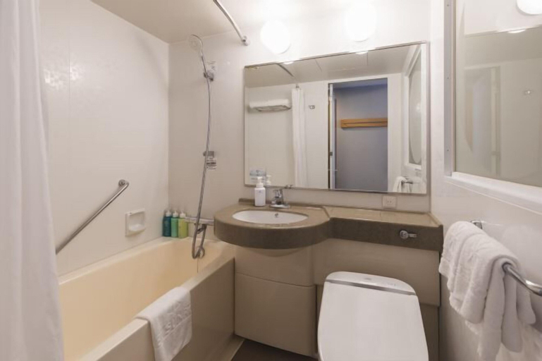 Bathroom 14