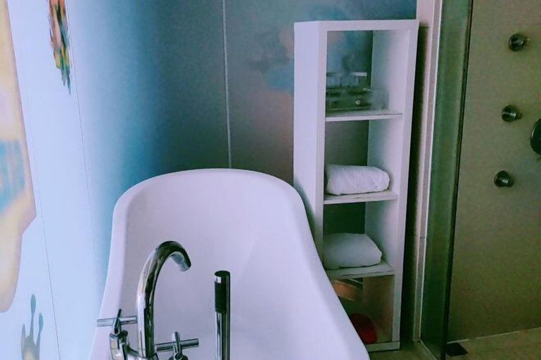 Bathroom 12