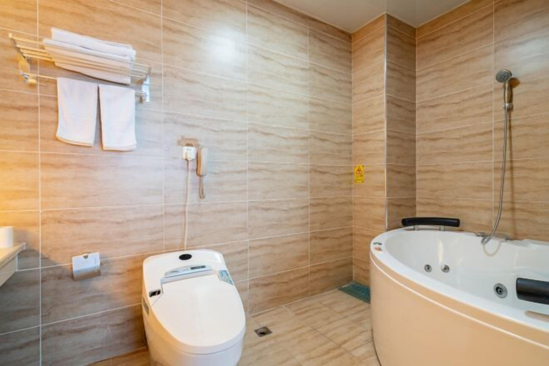 Bathroom 4, Y. H. Continental Grand Hotel, Sanming