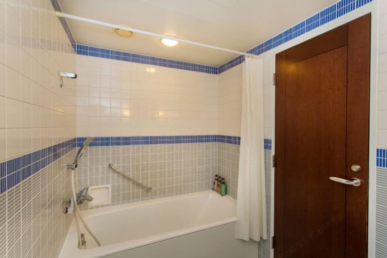Bathroom 10