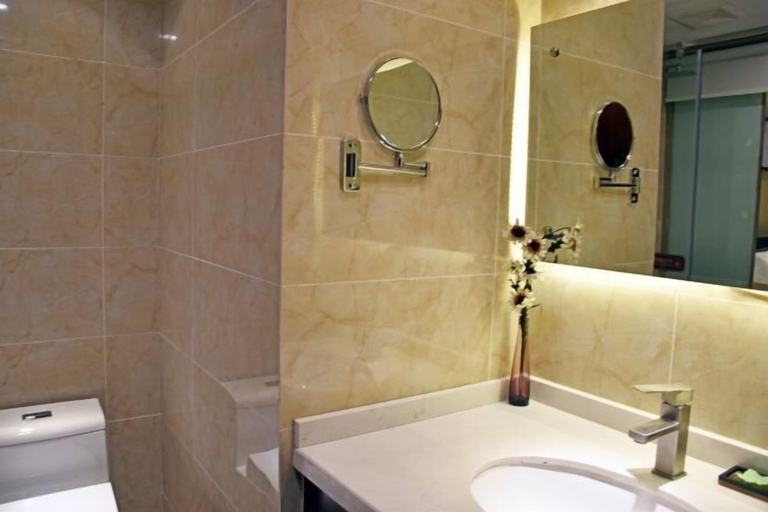 Bathroom 4, Hengxin Zangwang Hotel, Nyingtri