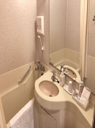 Bathroom 25