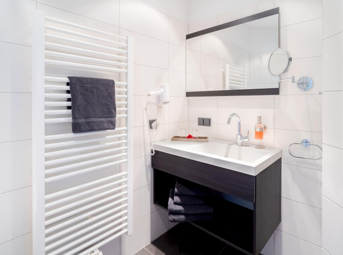 Bathroom 3, Main-Vinotel Weingut Helmstetter, Miltenberg