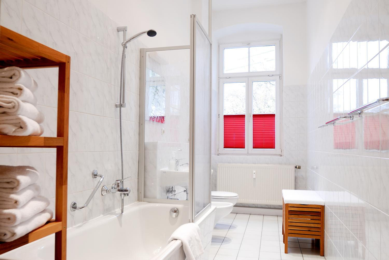 Bathroom 2, Aparthotel am Zwinger, Dresden