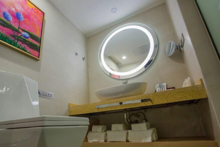 Bathroom 3, Zunyi Hotel (Zunyi Conference Site), Zunyi