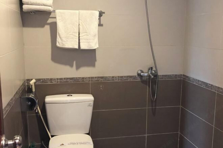 Bathroom 5, White Palace 2, Thái Bình