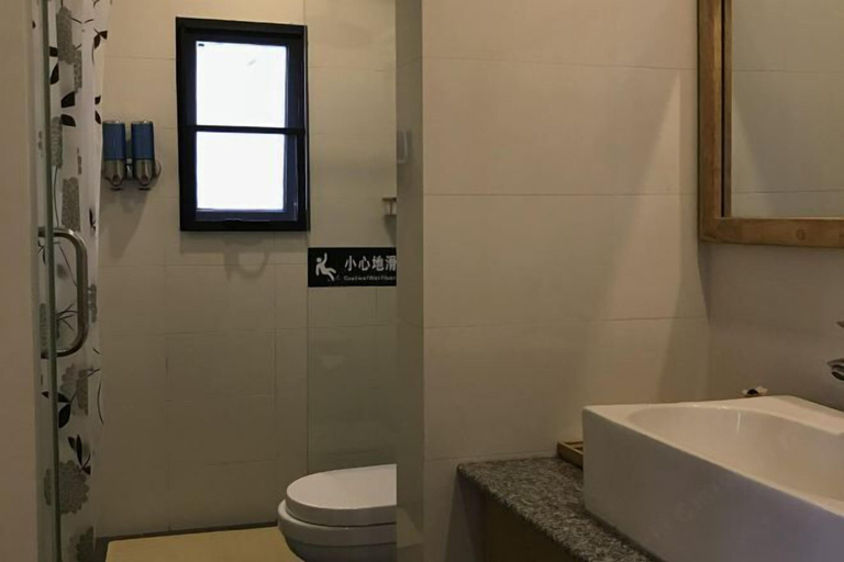 Bathroom 4, Travelling with Hostel Guilin Longji, Guilin