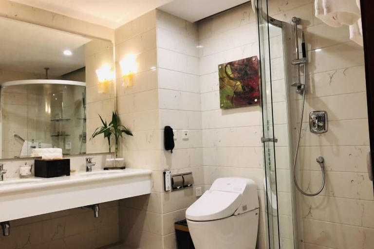 Bathroom 3, Honghe Guanfang Hotel, Honghe Hani and Yi