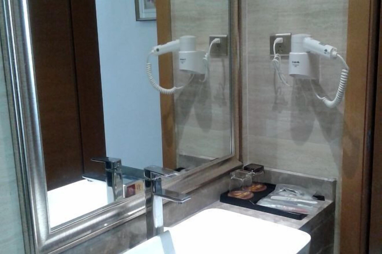 Bathroom 3, Jinhaiyue Hotel, Zhanjiang