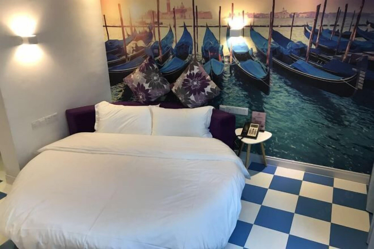 Bedroom 3, Xinyulong Inn, Wuzhou