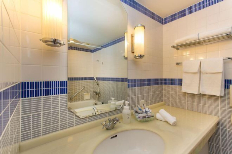 Bathroom 17