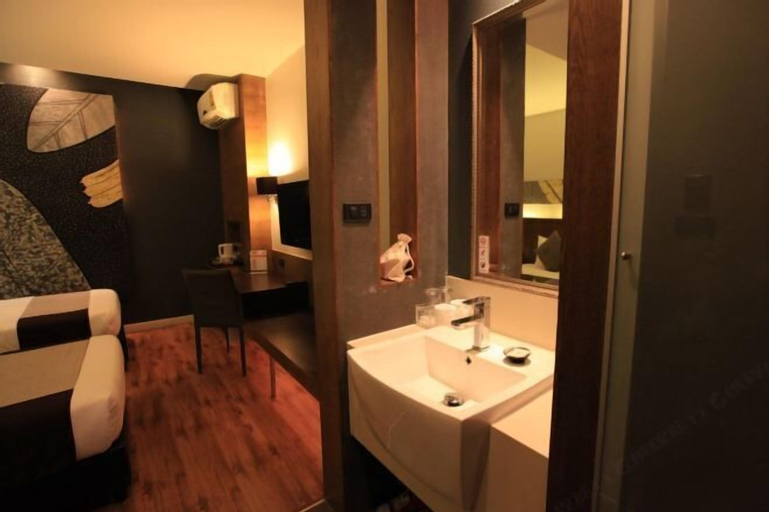 Bathroom 21
