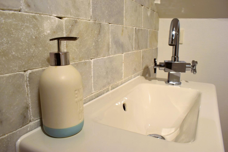 Bathroom 10