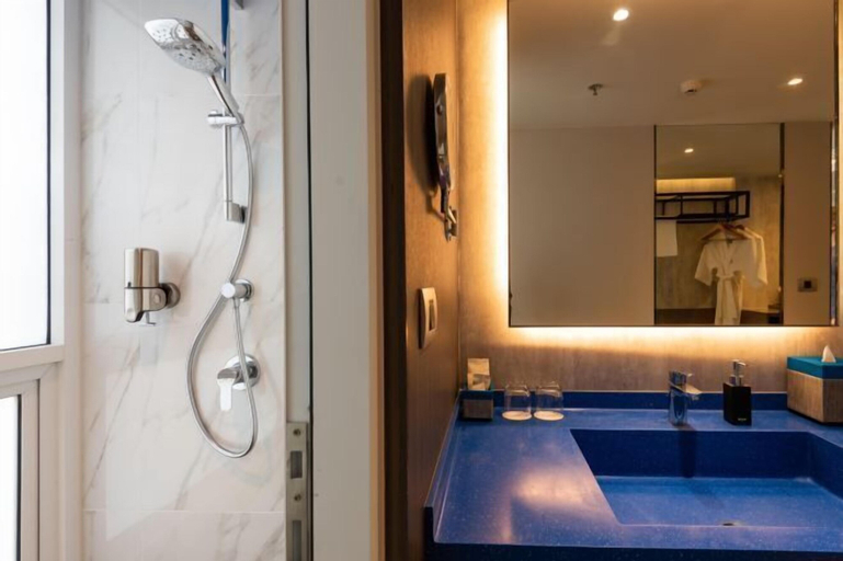 Bathroom 17