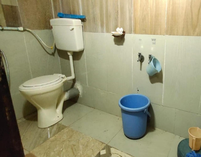 Bathroom, Nutan Vilas Mahadik Paryatan Kendra , Chiplun, Kolhapur