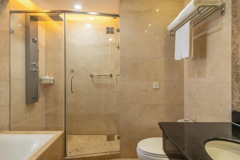 Bathroom 4, Zhongwei Yunhua Grand Hotel, Wuxi