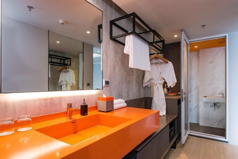 Bathroom 8