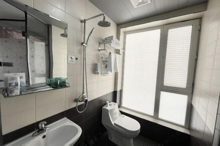 Bathroom 3, Jinyi Business Hotel, Changchun