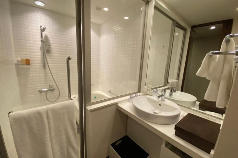 Bathroom 28