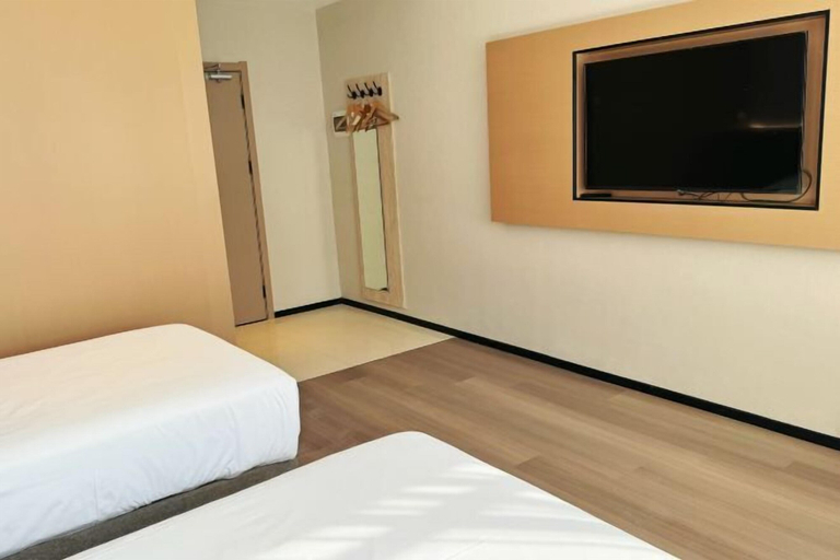 Bedroom 3, Wenhua Hotel, Zhuhai