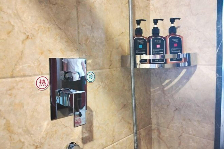 Bathroom 5, Jinyue International Hotel, Tieling