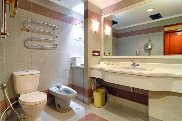 Bathroom 13