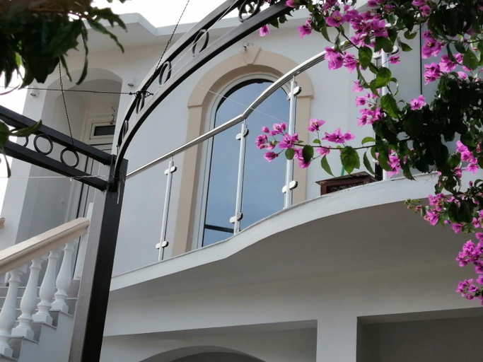 Others 4, Guest house Nina