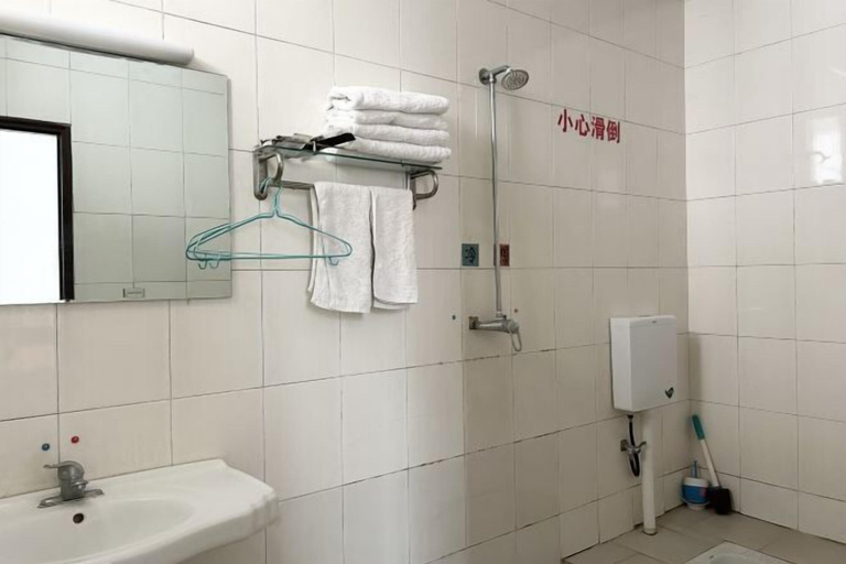 Bathroom 5, Nilv Flower Time International Youth Hostel, Honghe Hani and Yi
