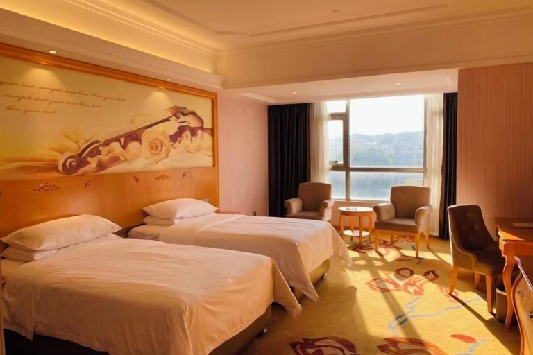 Bedroom 3, Vienna Hotel (Xinyi Jiaoyucheng River View), Maoming
