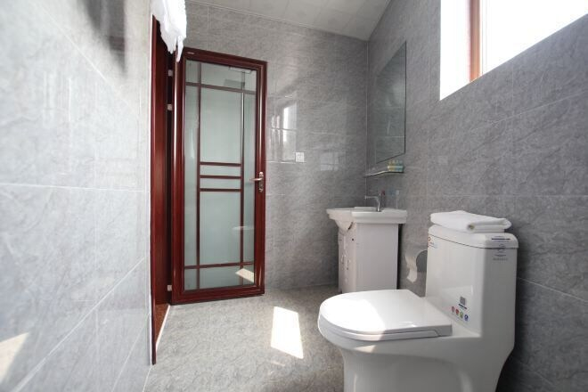 Bathroom, Jinda Business Hotel, Qingdao