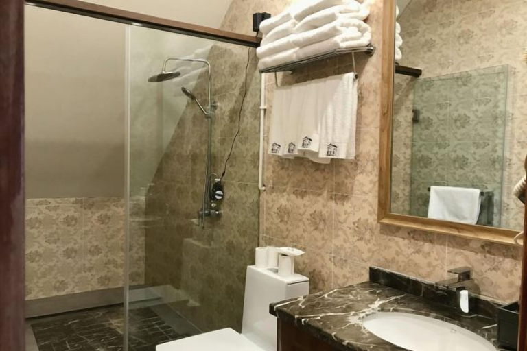 Bathroom 3, Hemu Tuwaju Hotel, Altay
