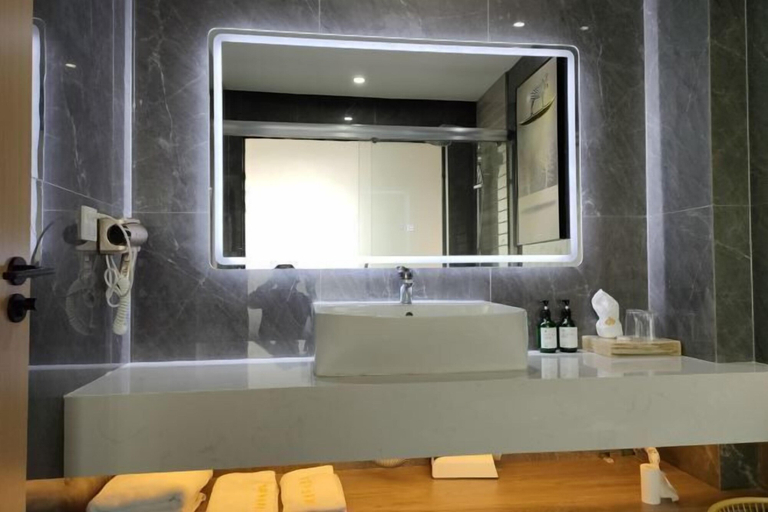 Bathroom 4, Fenghuang Huating Hostel, Nanping