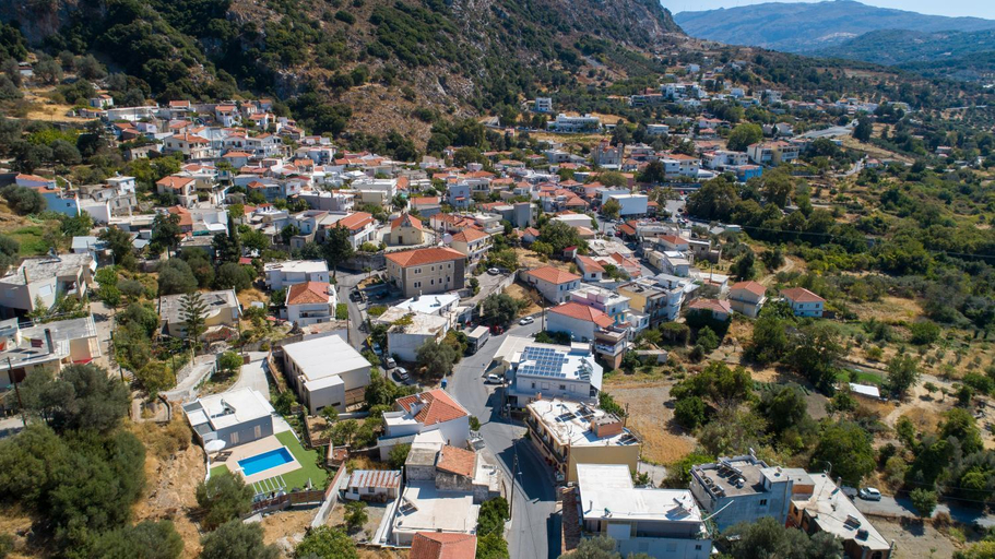 Others 4, Villa Neonis, Crete