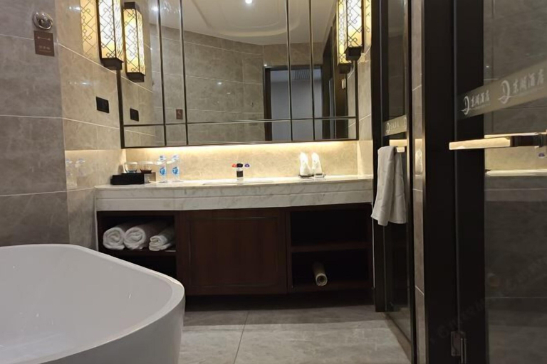 Bathroom 4, Donghu Hotel, Yichun