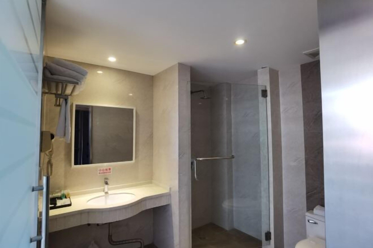 Bathroom 3, Jinqiao Holiday Business Hotel, Dalian