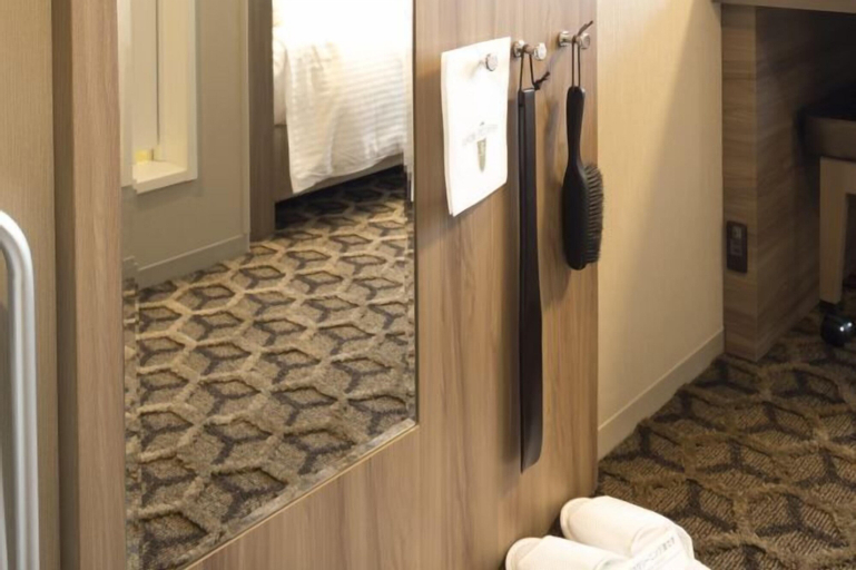 Bathroom 12